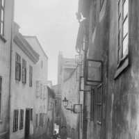 Olomouc, průhled Kozí ulicí, foto 1943, skleněný negativ, 9x12 cm, inv. č. C 1 638.