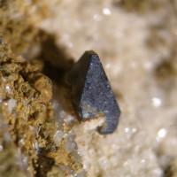 Anatas, Praděd, modročerný krystal tvaru pyramidy, foto J. Zimák