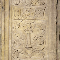 Portál se znaky Petra ze Žerotína a Alžběty z Hardeggu, pískovec, výška 227 cm, šířka 187 cm, hloubka 25 cm, 1552.