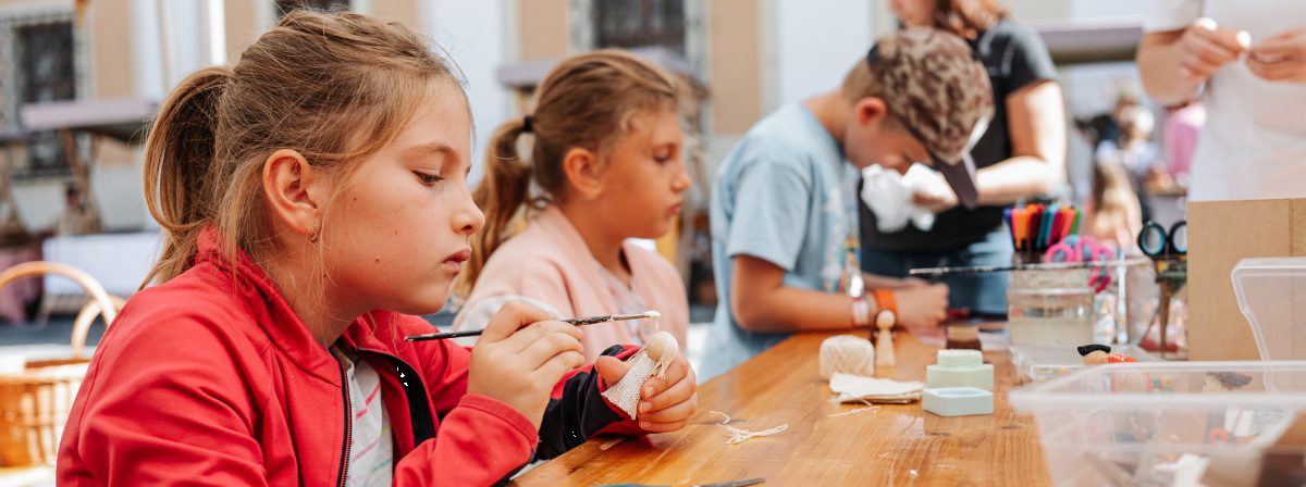 Jarní prázdniny budou patřit šperkům i dinosaurům