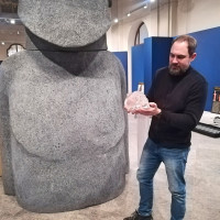 Socha Moai a Křišťálová lebka, instalace výstavy