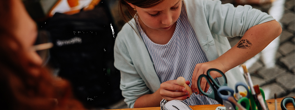 Šperk jako téma pro školní výuku. Nabízíme nové edukační programy