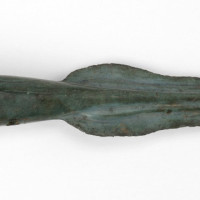 13. Náklo, Hrot kopí, Doba bronzová (cca 2 000–800/750 př. n. l.), kultura lužická, bronz.